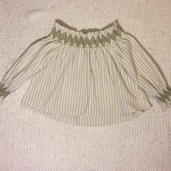 Vanessa Virginia Dayle Off-The-Shoulder Top - Picture 5 of 7